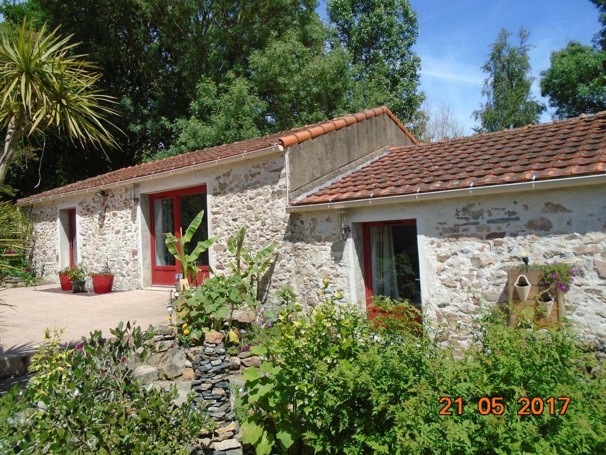 Les Trois Etangs Bed and Breakfast Saint-Viaud Exterior foto